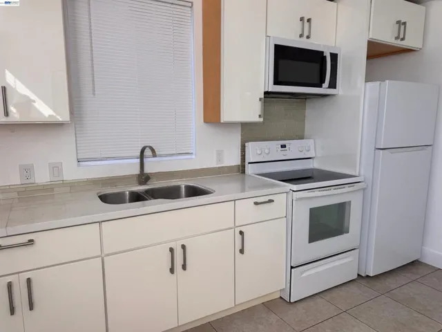 2025 East 20th St, Oakland, California 94606 — photo 4