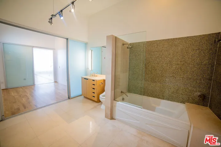 8 Brooks Avenue 3, Venice, California 90291 — photo 5