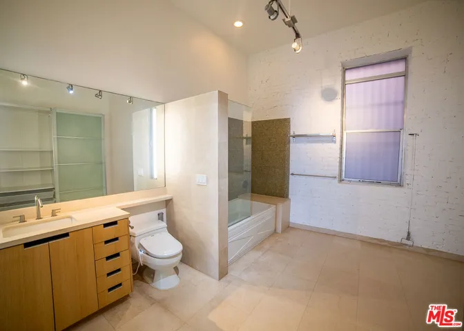 8 Brooks Avenue 3, Venice, California 90291 — photo 4