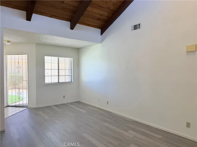 19225 Elm Drive, Apple Valley, California 92308 — photo 4