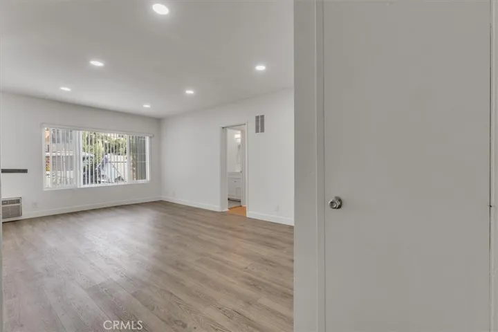 6643 De Longpre 12, Los Angeles, California 90028 — photo 4