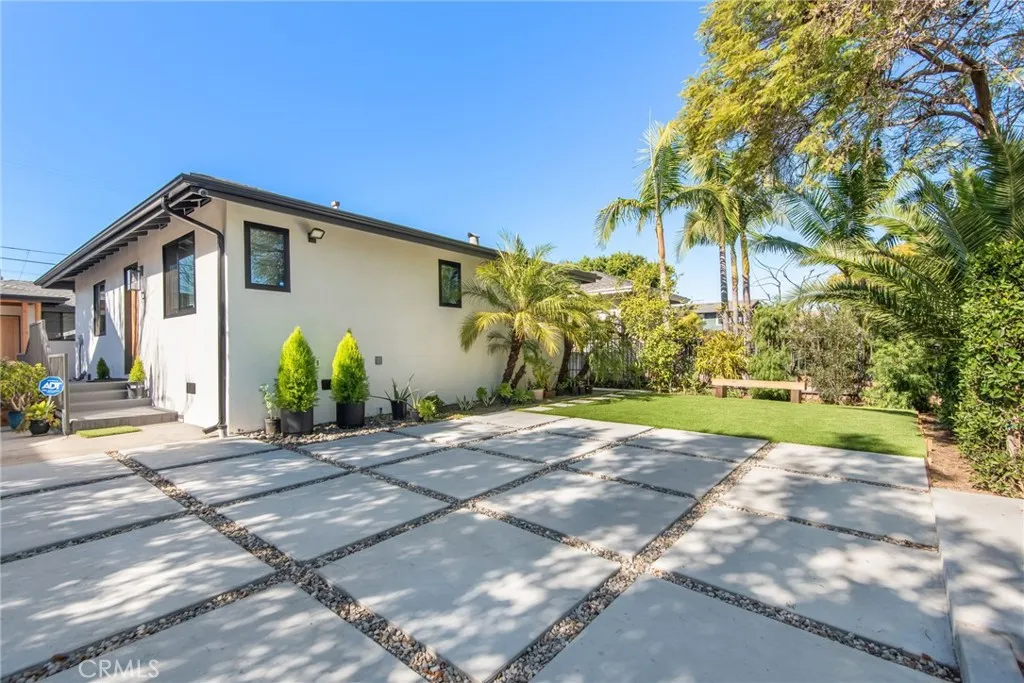3007 3009 S Hobart Blvd