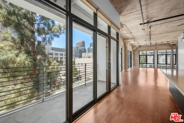 330 W 11th Street 406, Los Angeles, California 90015 — photo 4