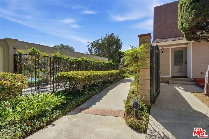 13065 Mindanao Way 8, Marina Del Rey, California 90292 — photo 4