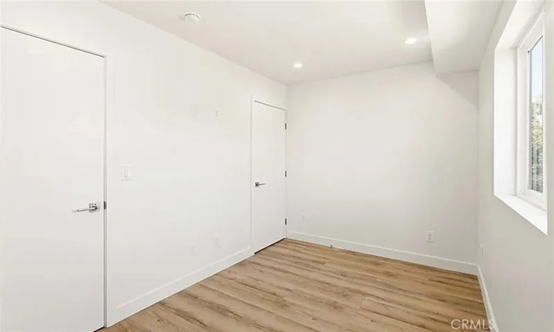1122 N Beachwood Drive 1/2, Los Angeles, California 90038 — photo 5