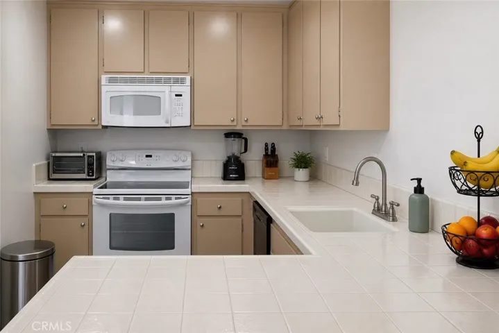 4562 Toledo, Buena Park, California 90621 — photo 5