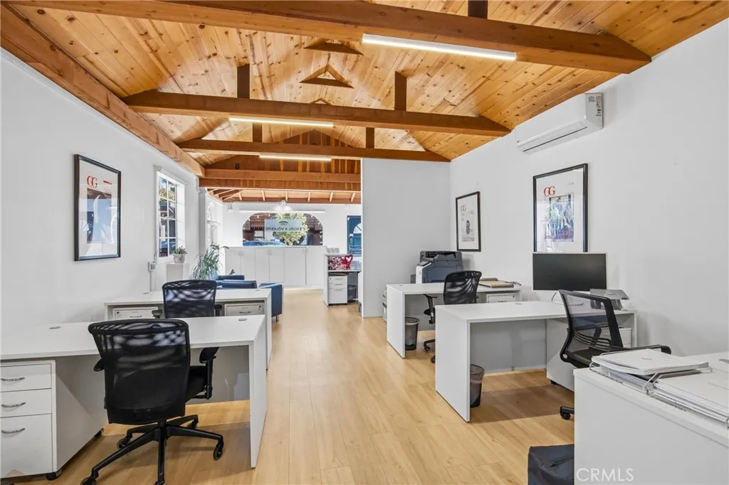 Main Interior – Open Layout Main Interior – Open Layout