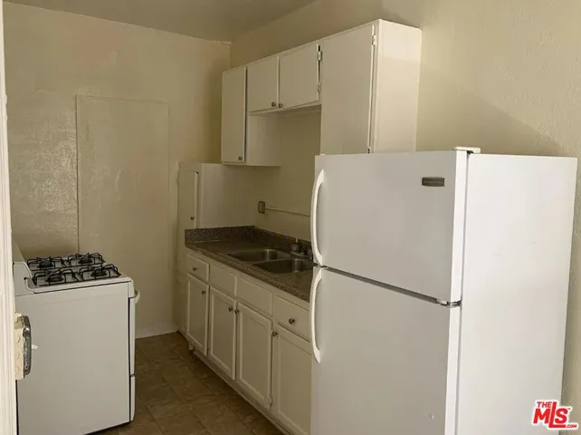 400 S Kenmore Avenue 200, Los Angeles, California 90020 — photo 4