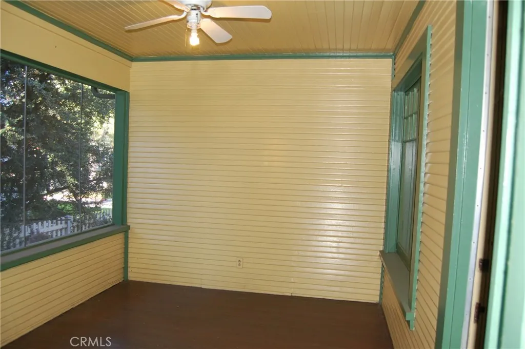 SCREENED ENTRY PORCH SCREENED ENTRY PORCH