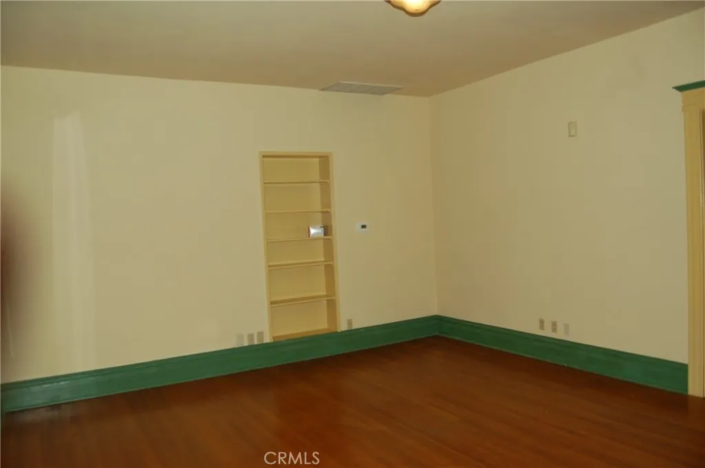 GLOSSY FLOORS GLOSSY FLOORS