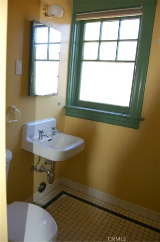 BATHROOM SINK