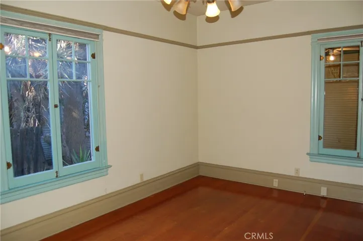 LIVINGROOM HARDWOOD FLOORS