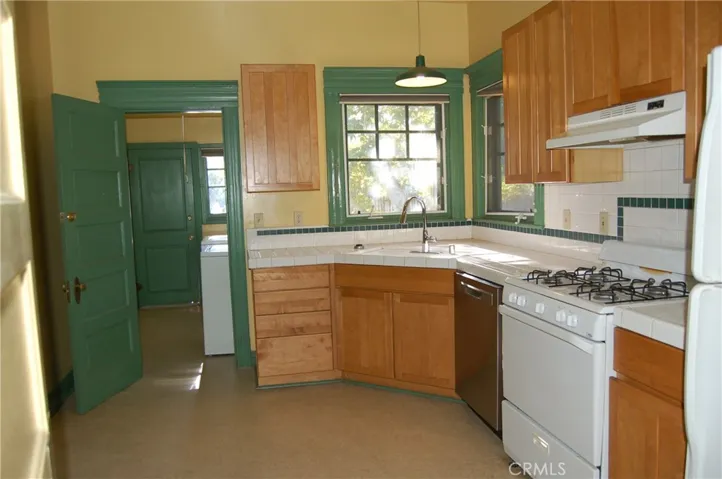 GREAT KITCHEN