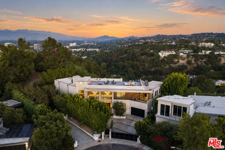 16110 Meadowview Drive, Encino, California 91436 — photo 5