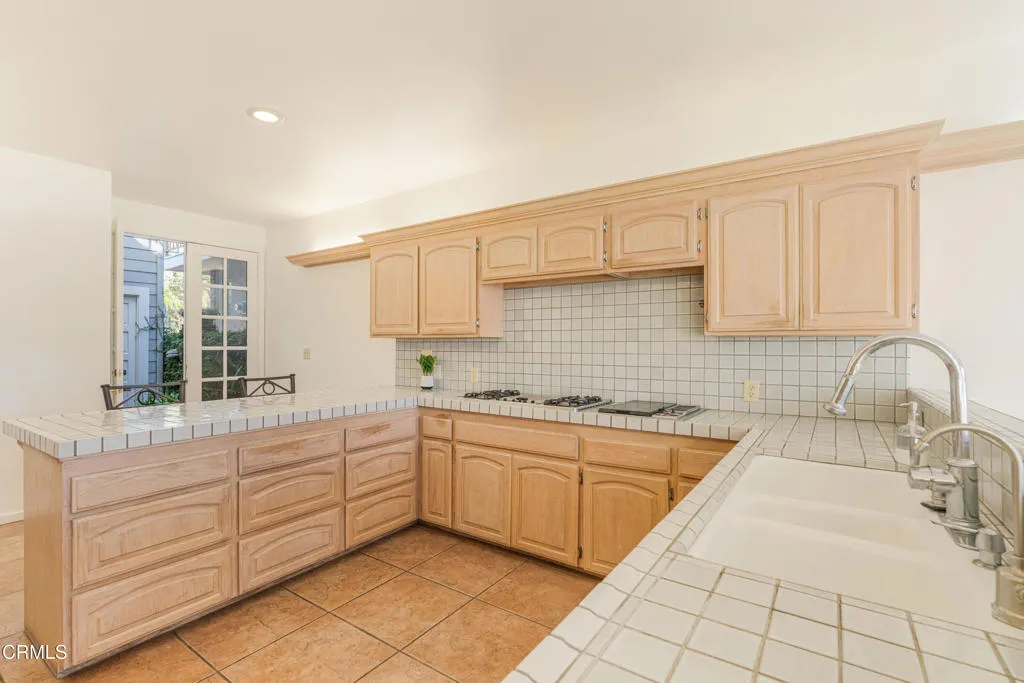 4030 Ischia Dr-12
