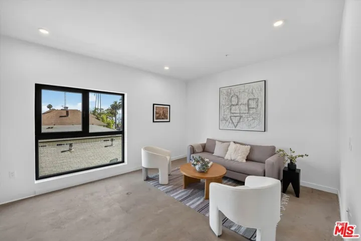 904 S New Hmapshire Avenue 403, Los Angeles, California 90006 — photo 4
