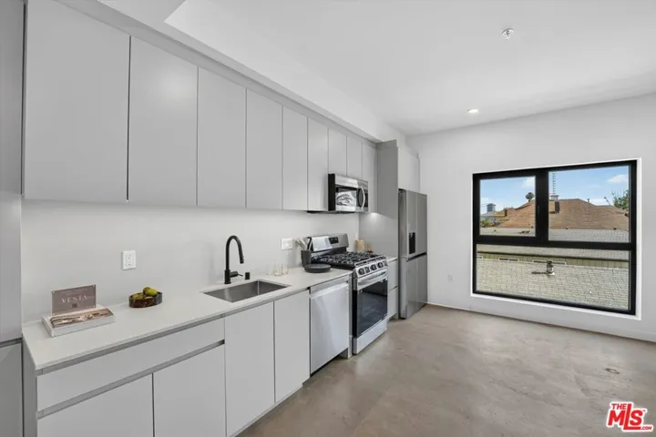 904 S New Hmapshire Avenue 403, Los Angeles, California 90006 — photo 5