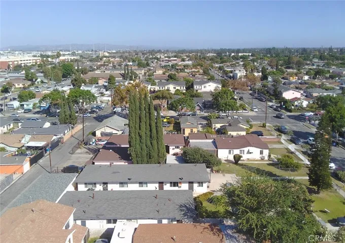 5853 Loveland, Bell Gardens, California 90201 — photo 4