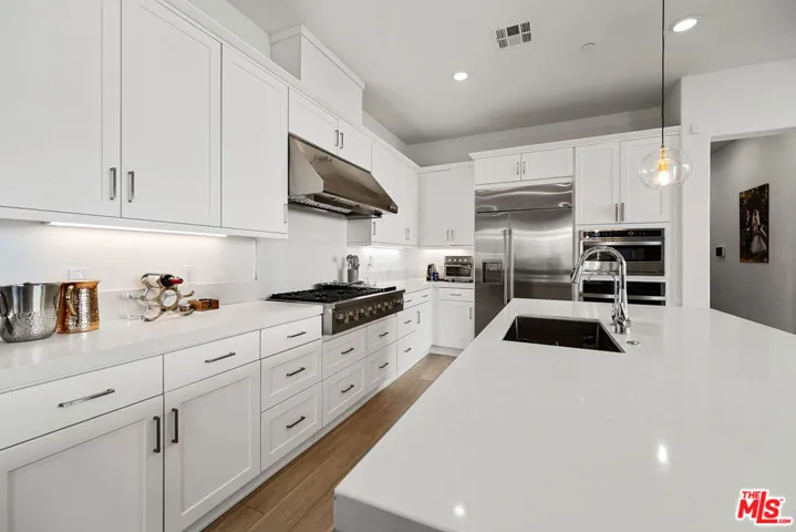 27124 Skyland Way, Valencia, California 91355 — photo 5