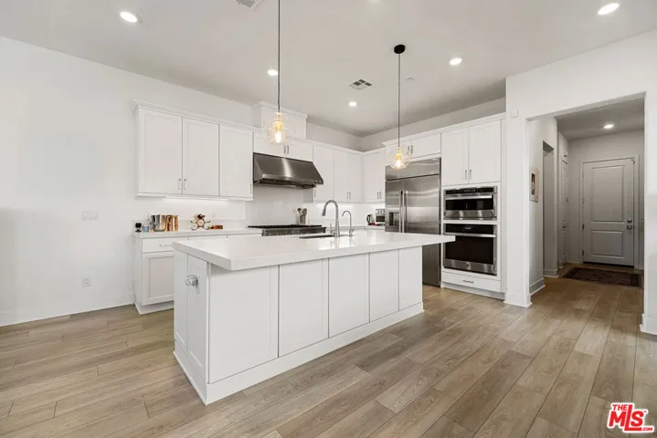 27124 Skyland Way, Valencia, California 91355 — photo 4