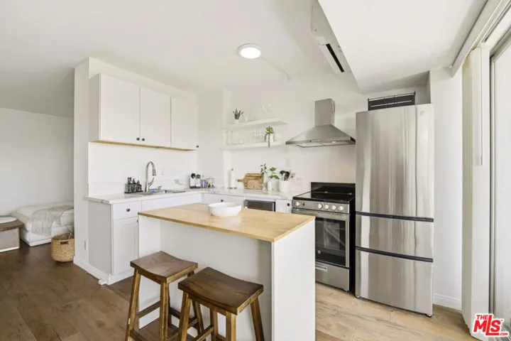 999 N Doheny Drive 205, West Hollywood, California 90069 — photo 5