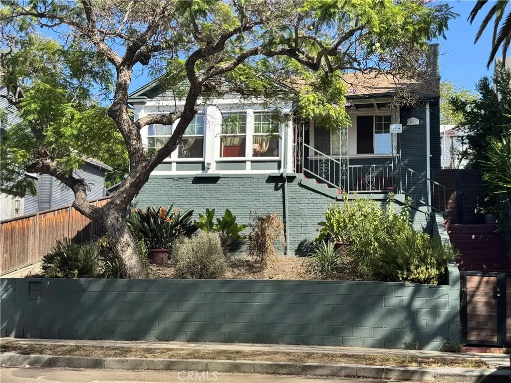 806 N Oxford