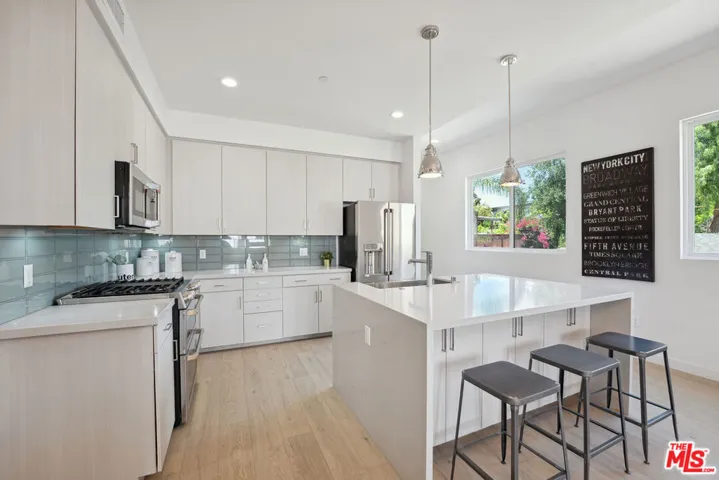 1746 Garfield Place 203, Los Angeles, California 90028 — photo 4