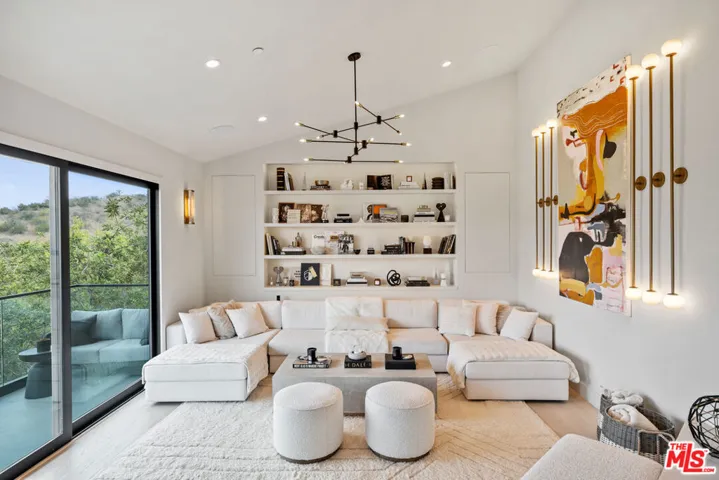 3656 Avenida Del Sol, Studio City, California 91604 — photo 4