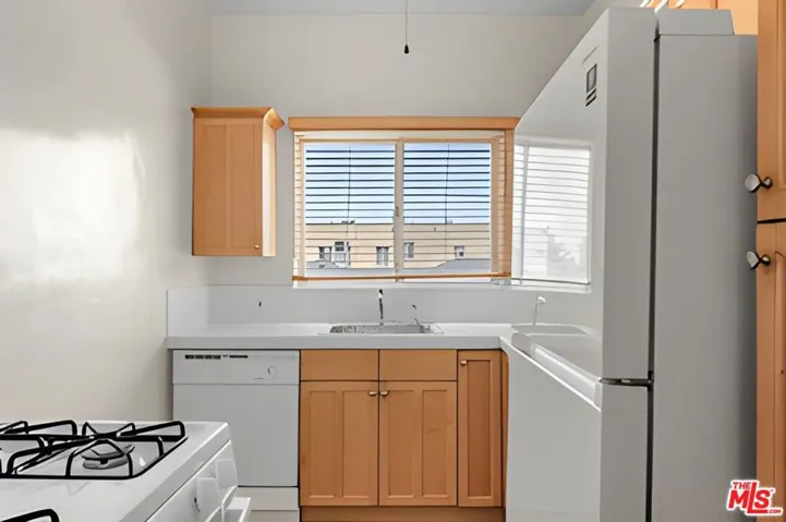 1520 Hauser Boulevard, Los Angeles, California 90019 — photo 4