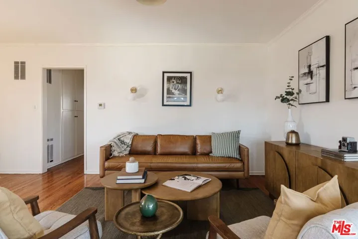2021 Hillhurst Avenue 8, Los Angeles, California 90027 — photo 5