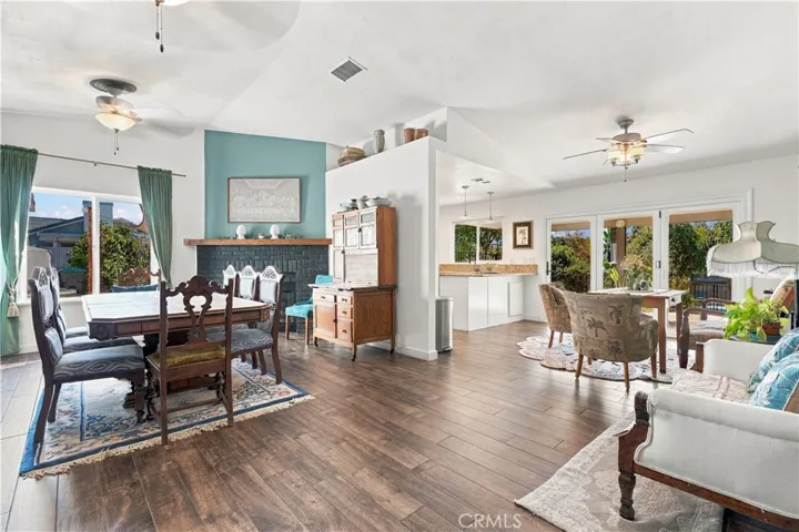 31 Heron, Riverside, California 92507 — photo 4