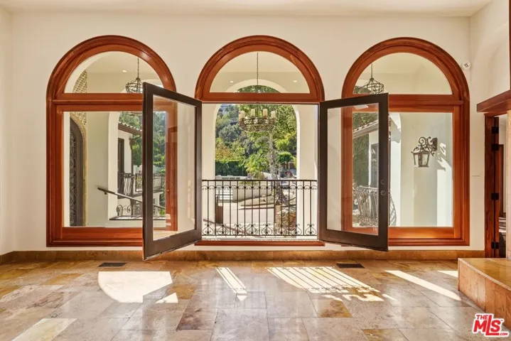 1260 Roscomare Road, Los Angeles, California 90077 — photo 4