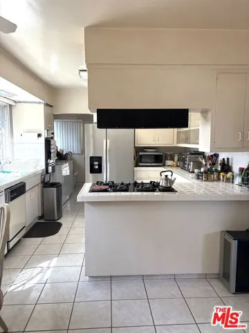 1325 N Spaulding Avenue, Los Angeles, California 90046 — photo 4