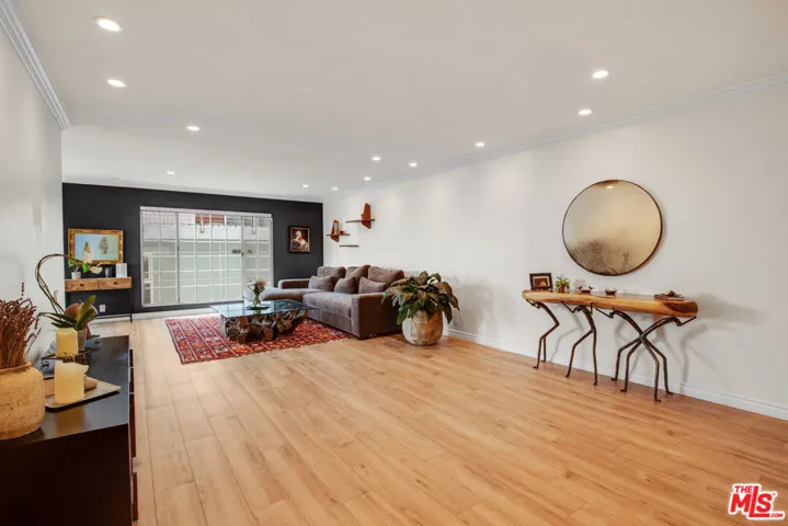 8490 Fountain Avenue 203, West Hollywood, California 90069 — photo 4