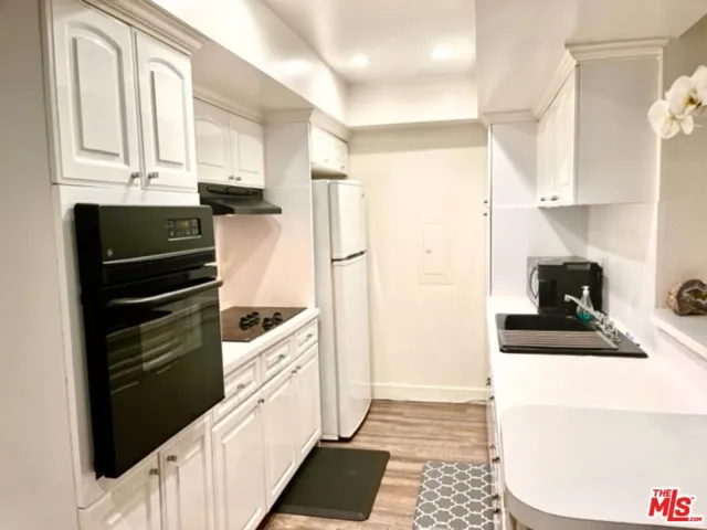 1351 N Crescent Heights 210, West Hollywood, California 90046 — photo 5