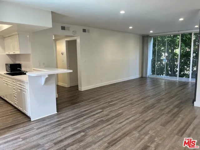 1351 N Crescent Heights 210, West Hollywood, California 90046 — photo 4