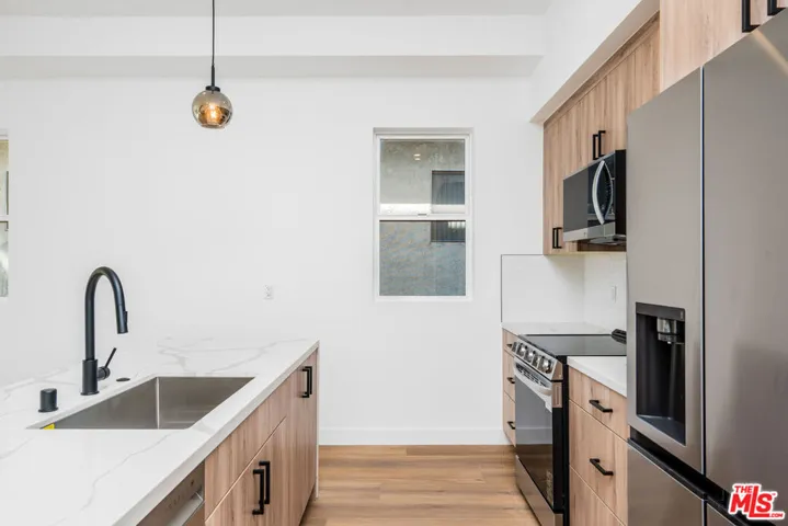10819 Morrison Street 3, North Hollywood, California 91601 — photo 5