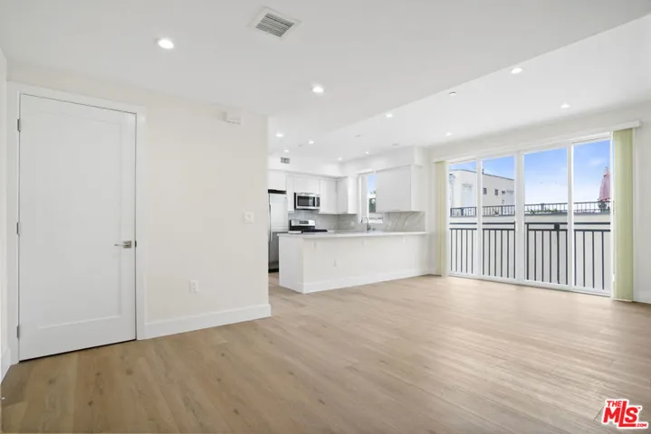 11042 La Maida Street 303, North Hollywood, California 91601 — photo 5