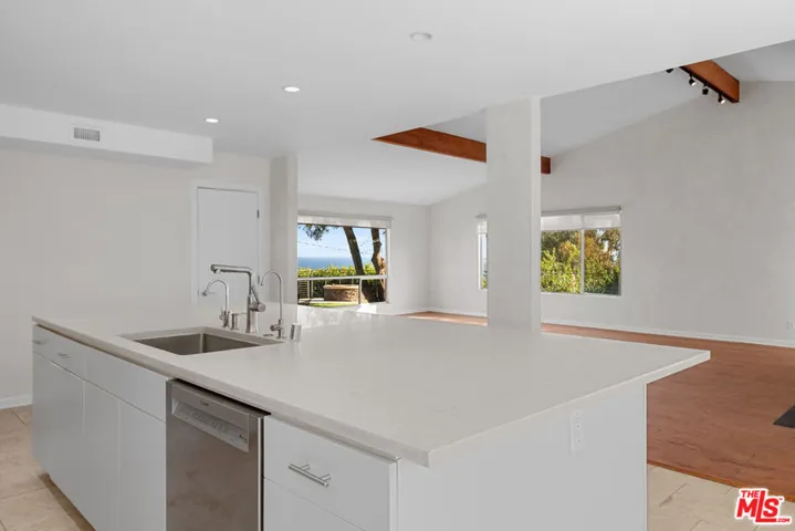 3505 Coast View Drive, Malibu, California 90265 — photo 4