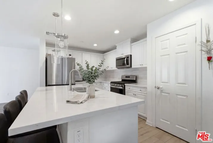 20237 Breeze Blooms Drive, Riverside, California 92507 — photo 4