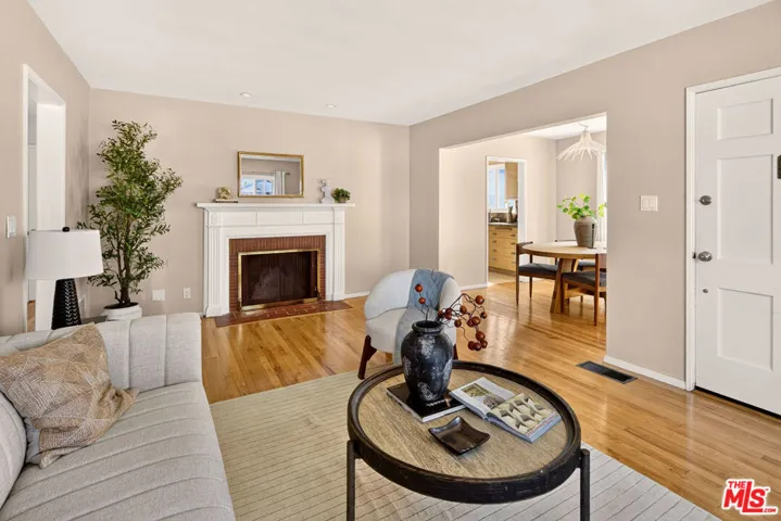 3152 Grand View Boulevard, Los Angeles, California 90066 — photo 4