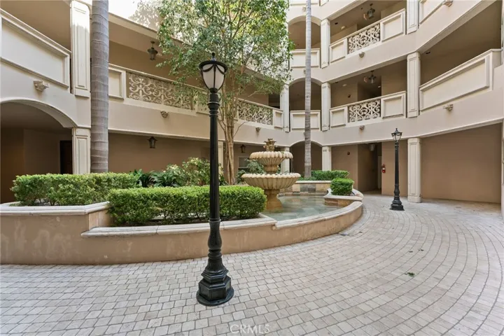 850 N Croft Avenue 306, West Hollywood, California 90069 — photo 4