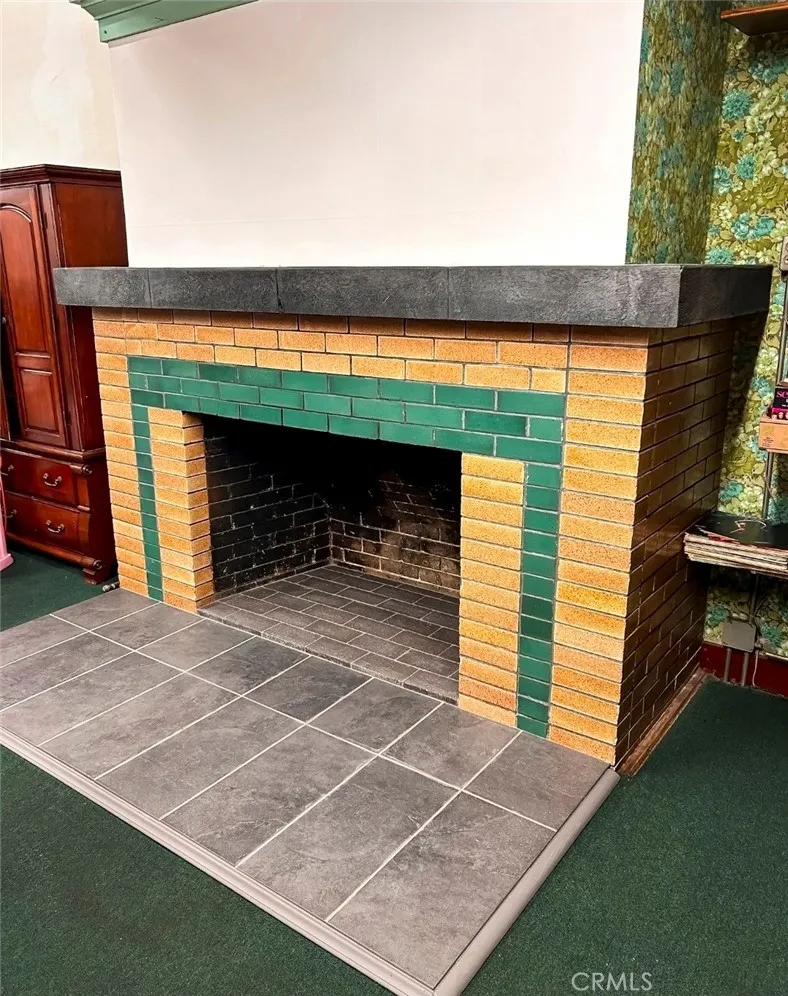 Original tile fireplace (not tested)