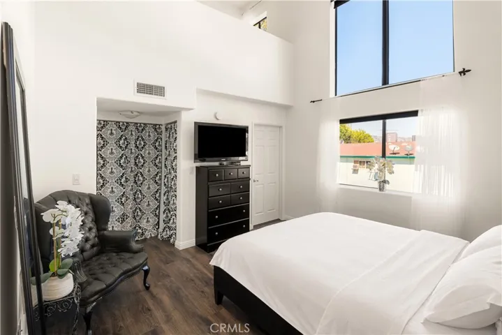 1422 Hi Point, Los Angeles, California 90035 — photo 5