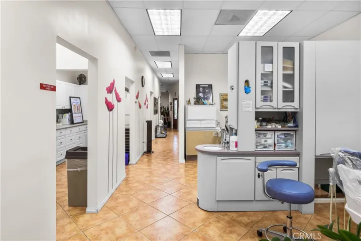 OPEN AIRY WITH PRIVACY