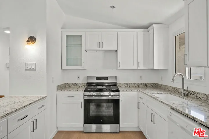 7853 Bothwell Road, Reseda, California 91335 — photo 4