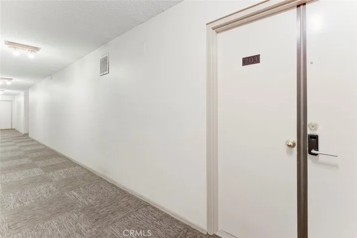 1037 N Vista, Los Angeles, California 90046 — photo 5