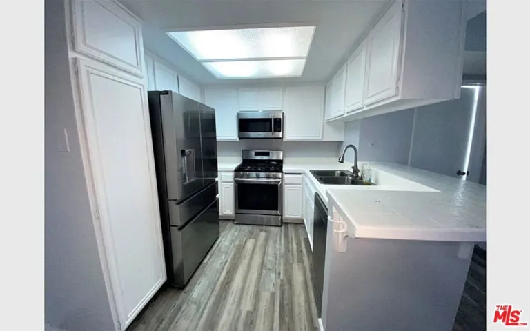 20235 Keswick Street 206, Winnetka, California 91306 — photo 4