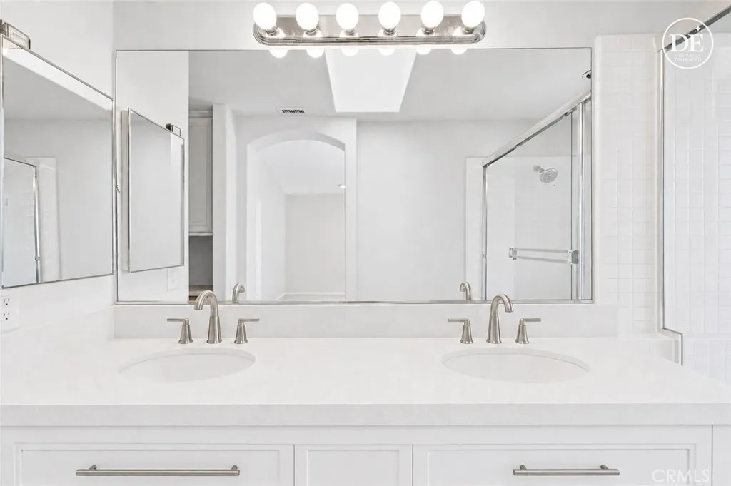 Digitally Enhanced En Suite Bathroom