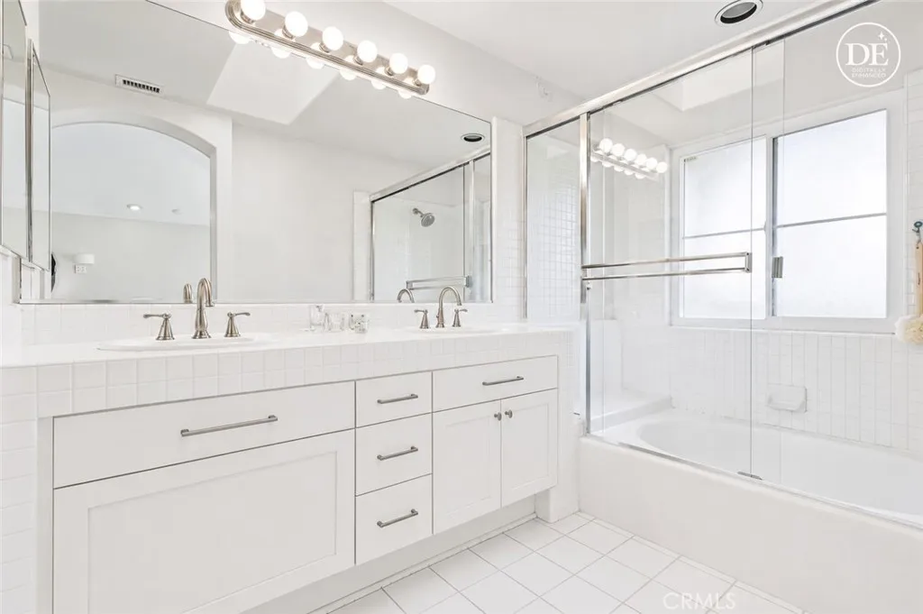 Digitally Enhanced En Suite Bathroom